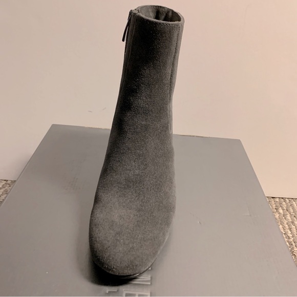 NWB la canadienne Jiji Women Suede boots Gray Elegant Size 7 M - Picture 6 of 11